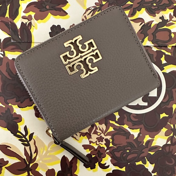 New Tory Burch britten wallet ❤️ - Picture 2 of 6